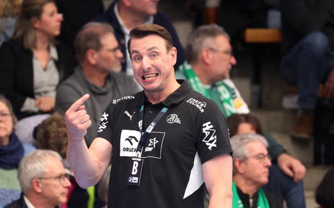 21 02 2026, Germany, Göppingen, Handball DAIKIN HBL, FRISCH AUF Göppingen vs THW Kiel, THW coach Filip Jicha