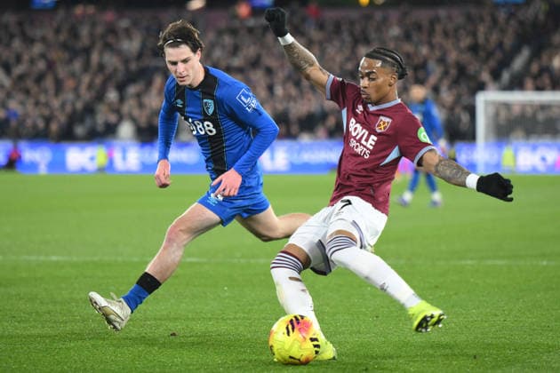 West Ham United vs Manchester United, ManU Premier League Crysencio Summerville of West Ham United controls the ball during the Premier League match between West Ham United and AFC Bournemouth at the London Stadium in Stratford, England, on February 21, 2026. Stratford Greater London  Copyright: xMIxNewsx originalFilename:fletcher-westhamu260221_npxwk.jpg