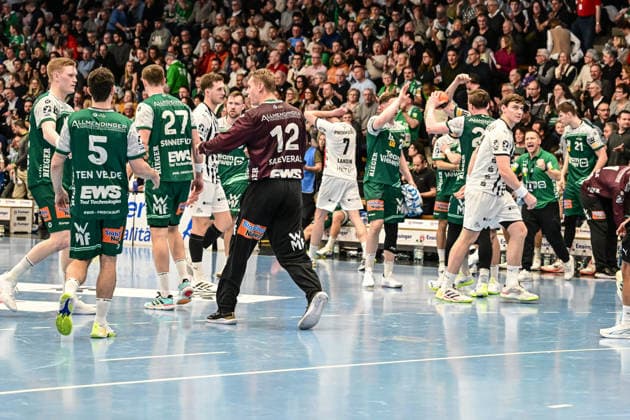 DAIKIN Handball Bundesliga Frisch Auf Göppingen THW Kiel Göppingen, 21 02 2026 Göppingen celebrates after another save by Kristian Saveras Frisch Auf Göppingen, 12 which keeps Göppingen in the game Göppingen, 21 02 2026 22 DAIKIN Handball Bundesliga matchday, Frisch Auf Göppingen THW Kiel, EWS Arena, Göppingen Copyright: xBEAUTIFULxSPORTS Märklx