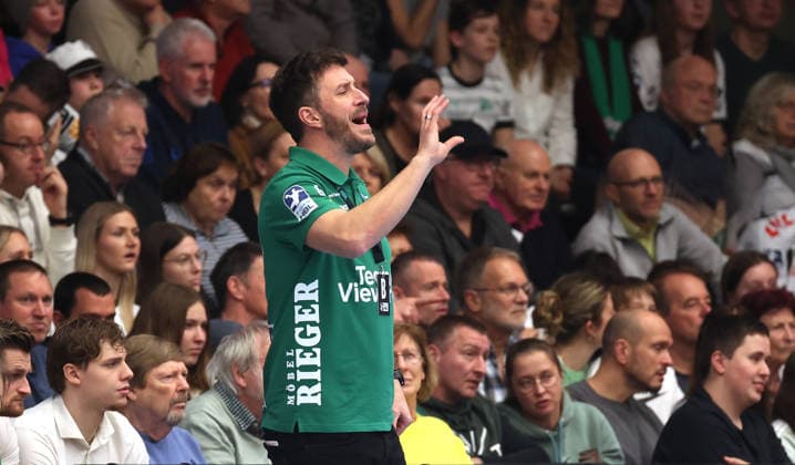 21 02 2026, Germany, Göppingen, Handball DAIKIN HBL, FRISCH AUF Göppingen vs THW Kiel, FAG Coach Ben Matschke