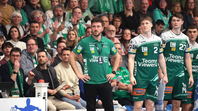 21 02 2026, Germany, Göppingen, Handball DAIKIN HBL, FRISCH AUF Göppingen vs THW Kiel, FAG coach Ben Matschke disappointed