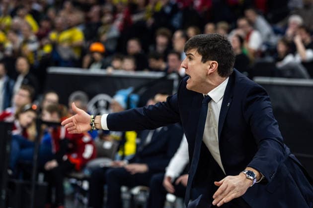 GER, BMW Top Four, Basketball BBL Pokal, semi-final, ALBA Berlin EWE Baskets Oldenburg 21 02 2026, SAP Garden, Munich, GER, BMW Top Four, Basketball BBL Pokal, semi-final, ALBA Berlin EWE Baskets Oldenburg Pedro Calles Head Coach , ALBA Berlin Photo Alexander Trienitz Munich SAP Garden Bayern Germany