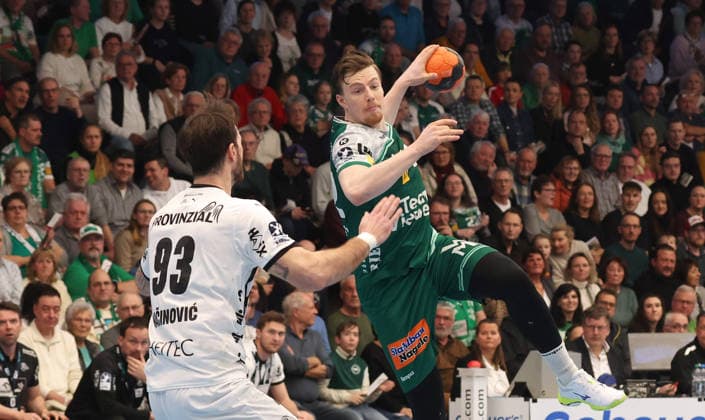 21 02 2026, Germany, Göppingen, Handball DAIKIN HBL, FRISCH AUF Göppingen vs THW Kiel, f l Veron Nacinovic THW , Erik Persson FAG