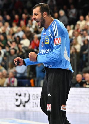 21 02 20265 Handball 1 Bundesliga DAIKIN HBL Season 2025 2026 22 Matchday HC Erlangen Metropolregion Nuremberg HCE SG Flensburg Handewitt xwoxzix Khalifa Ghedbane 96, HC Erlangen HCE clenches fist fists cheers joy