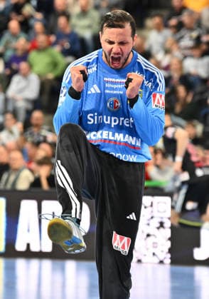 21 02 20265 Handball 1 Bundesliga DAIKIN HBL Season 2025 2026 22 Matchday HC Erlangen Metropolregion Nuremberg HCE SG Flensburg Handewitt xwoxzix Khalifa Ghedbane 96, HC Erlangen HCE clenches fist fists cheers joy