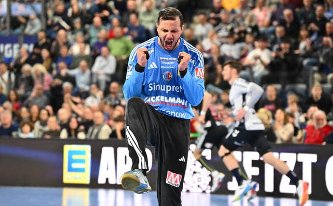 21 02 20265 Handball 1 Bundesliga DAIKIN HBL Season 2025 2026 22 Matchday HC Erlangen Metropolregion Nuremberg HCE SG Flensburg Handewitt xwoxzix Khalifa Ghedbane 96, HC Erlangen HCE clenches fist fists cheers joy