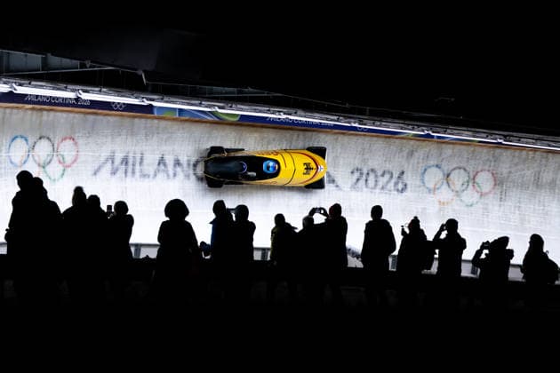 NOLTE Laura, LEVI Deborah (Deutschland) vor Fans Zuschauern, ITA, Olympische Spiele Milano Cortina 2026, Olympia, Zweierbob Frauen, Finale, 21.02.2026 ITA, Olympische Spiele Milano Cortina 2026, Olympia, Zweierbob Frauen, Finale, 21.02.2026 Cortina d Ampezzo *** NOLTE Laura, LEVI Deborah Germany in front of fans spectators, ITA, Olympic Games Milano Cortina 2026, Olympia, two-man bobsleigh women, final, 21 02 2026 ITA, Olympic Games Milano Cortina 2026, Olympia, two-man bobsleigh women, final, 21 02 2026 Cortina d Ampezzo Copyright: xEibner-Pressefoto Memmlerx EP_MMR