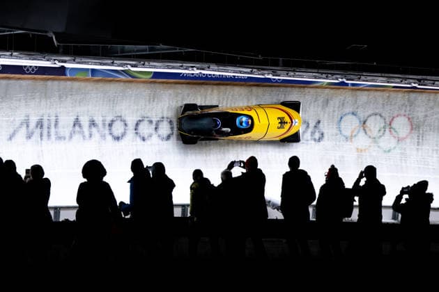 NOLTE Laura, LEVI Deborah (Deutschland) vor Fans Zuschauern, ITA, Olympische Spiele Milano Cortina 2026, Olympia, Zweierbob Frauen, Finale, 21.02.2026 ITA, Olympische Spiele Milano Cortina 2026, Olympia, Zweierbob Frauen, Finale, 21.02.2026 Cortina d Ampezzo *** NOLTE Laura, LEVI Deborah Germany in front of fans spectators, ITA, Olympic Games Milano Cortina 2026, Olympia, two-man bobsleigh women, final, 21 02 2026 ITA, Olympic Games Milano Cortina 2026, Olympia, two-man bobsleigh women, final, 21 02 2026 Cortina d Ampezzo Copyright: xEibner-Pressefoto Memmlerx EP_MMR