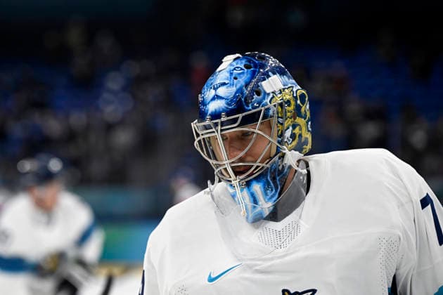 Goalkeeper Juuse Saros of Finland warming up before the men s Ice hockey, Eishockey bronze medal match between Slovakia and Finland during the Milano Cortina Winter Olympics at the Milano Santa Giulia Ice Hockey Arena in Milan on February 21, 2026. - EMMI KORHONEN Milano Italy SYo2Fw-qOrU  Copyright: xEmmixKorhonenx SYo2Fw-qOrU
