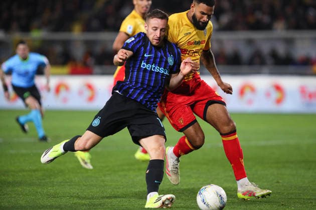 Davide Frattesi of FC Internazionale Milano and Jamil Siebert of US Lecce compete for the ball during the serie A match between US Lecce and FC Internazionale Milano at Ettore Giardiniero - Via del Mare stadium in Lecce (Italy), February 21, 2026. massimilianoxcarnabuci