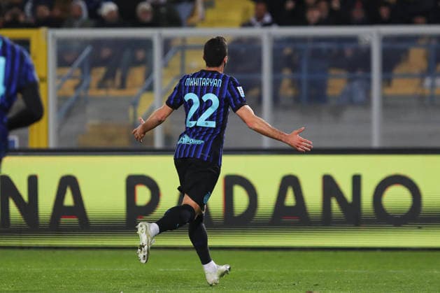 Henrikh Mkhitaryan of FC Internazionale Milano celebrates the goal of 0-1 scored during the serie A match between US Lecce and FC Internazionale Milano at Ettore Giardiniero - Via del Mare stadium in Lecce (Italy), February 21, 2026. massimilianoxcarnabuci