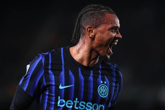 Manuel Akanji of FC Internazionale Milano celebrates the goal of 0-2 scored during the serie A match between US Lecce and FC Internazionale Milano at Ettore Giardiniero - Via del Mare stadium in Lecce (Italy), February 21, 2026. massimilianoxcarnabuci