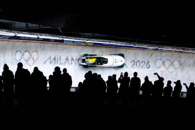 WALKER Bree, REDDINGIUS Kiara (Australien) vor Fans Zuschauern, ITA, Olympische Spiele Milano Cortina 2026, Olympia, Zweierbob Frauen, Finale, 21.02.2026 ITA, Olympische Spiele Milano Cortina 2026, Olympia, Zweierbob Frauen, Finale, 21.02.2026 Cortina d Ampezzo *** WALKER Bree, REDDINGIUS Kiara Australia in front of fans spectators, ITA, Olympic Games Milano Cortina 2026, Olympia, two-man bobsleigh women, final, 21 02 2026 ITA, Olympic Games Milano Cortina 2026, Olympia, two-man bobsleigh women, final, 21 02 2026 Cortina d Ampezzo Copyright: xEibner-Pressefoto Memmlerx EP_MMR