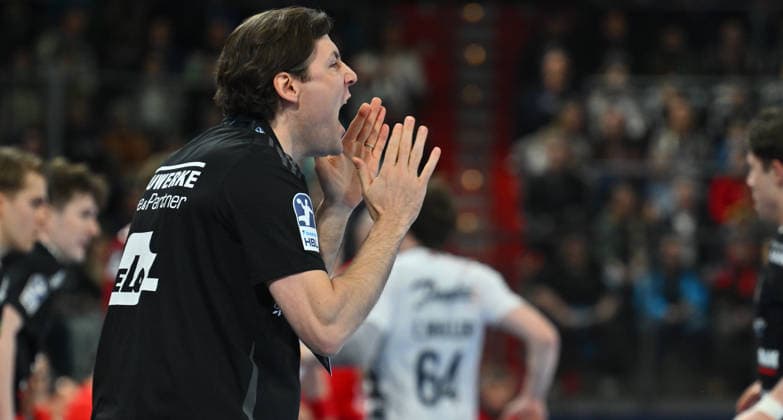 21 02 20265 Handball 1 Bundesliga DAIKIN HBL Season 2025 2026 22 Matchday HC Erlangen Metropolregion Nuremberg HCE SG Flensburg Handewitt xwoxzix Johannes Sellin Coach HC Erlangen HCE calls shouts yells