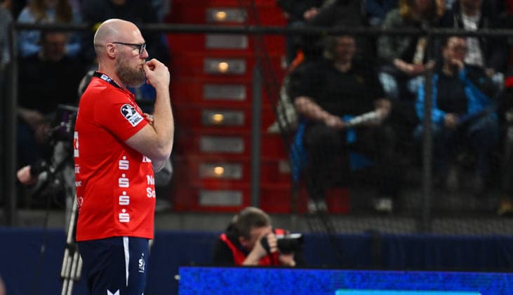 21 02 20265 Handball 1 Bundesliga DAIKIN HBL Season 2025 2026 22 Matchday HC Erlangen Metropolregion Nuremberg HCE SG Flensburg Handewitt xwoxzix Ales Pajovic Coach, SG Flensburg Handewitt pensive