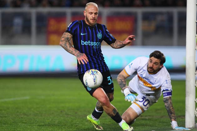 Federico Dimarco of FC Internazionale Milano in action during the serie A match between US Lecce and FC Internazionale Milano at Ettore Giardiniero - Via del Mare stadium in Lecce (Italy), February 21, 2026. massimilianoxcarnabuci