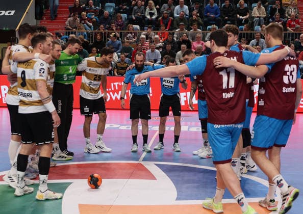 GER HBL2 Season 2025 2026 VfL Potsdam vs HC Elbflorenz Dresden, 21 02 26, MBS Arena, Potsdam Welcome, before the match, both teams, center circle, referee