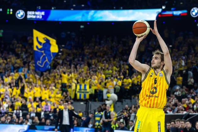 GER, BMW Top Four, Basketball BBL Pokal, semi-final, ALBA Berlin EWE Baskets Oldenburg 21 02 2026, SAP Garden, Munich, GER, BMW Top Four, Basketball BBL Pokal, semi-final, ALBA Berlin EWE Baskets Oldenburg Malte Delow ALBA Berlin 6 Photo Alexander Trienitz Munich SAP Garden Bayern Germany