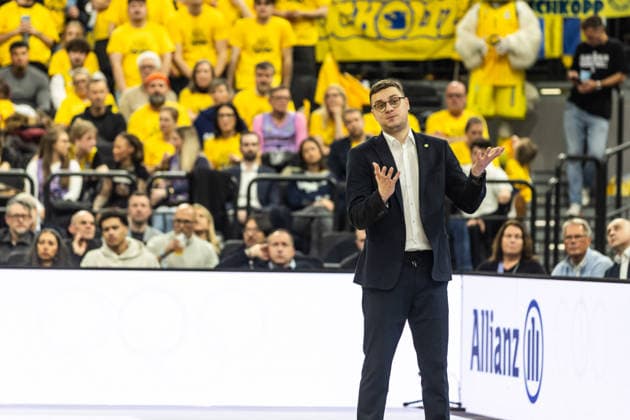GER, BMW Top Four, Basketball BBL Pokal, semi-final, ALBA Berlin EWE Baskets Oldenburg 21 02 2026, SAP Garden, Munich, GER, BMW Top Four, Basketball BBL Pokal, semi-final, ALBA Berlin EWE Baskets Oldenburg Lazar Spasic Lazar Spasic Coach EWE Baskets Oldenburg Photo Alexander Trienitz Munich SAP Garden Bayern Germany