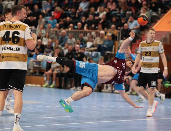 GER HBL2 Season 2025 2026 VfL Potsdam vs HC Elbflorenz Dresden, 21 02 26, MBS Arena, Potsdam Nicholas SCHLEY 1 VfL Potsdam 35 with spectacular action at the circle, artistic, body tension