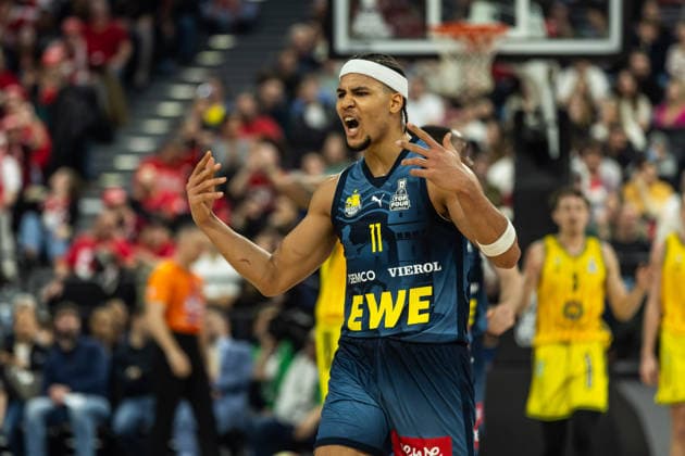 GER, BMW Top Four, Basketball BBL Pokal, semi-final, ALBA Berlin EWE Baskets Oldenburg 21 02 2026, SAP Garden, Munich, GER, BMW Top Four, Basketball BBL Pokal, semi-final, ALBA Berlin EWE Baskets Oldenburg Nicholas Tischler EWE Baskets Oldenburg 11 cheers Photo Alexander Trienitz Munich SAP Garden Bayern Germany