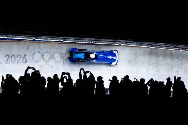 ANDREUTTI Giada, GATTI Alessia (Italien) vor Fans Zuschauern, ITA, Olympische Spiele Milano Cortina 2026, Olympia, Zweierbob Frauen, Finale, 21.02.2026 ITA, Olympische Spiele Milano Cortina 2026, Olympia, Zweierbob Frauen, Finale, 21.02.2026 Cortina d Ampezzo *** ANDREUTTI Giada, GATTI Alessia Italy in front of fans spectators, ITA, Olympic Games Milano Cortina 2026, Olympics, two-man bobsleigh women, final, 21 02 2026 ITA, Olympic Games Milano Cortina 2026, Olympics, two-man bobsleigh women, final, 21 02 2026 Cortina d Ampezzo Copyright: xEibner-Pressefoto Memmlerx EP_MMR