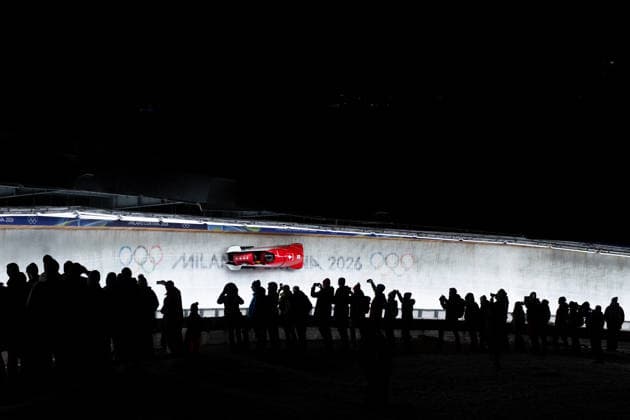 HASLER Melanie, PASTERNACK Nadja (Schweiz) vor Fans Zuschauern, ITA, Olympische Spiele Milano Cortina 2026, Olympia, Zweierbob Frauen, Finale, 21.02.2026 ITA, Olympische Spiele Milano Cortina 2026, Olympia, Zweierbob Frauen, Finale, 21.02.2026 Cortina d Ampezzo *** HASLER Melanie, PASTERNACK Nadja Switzerland in front of fans spectators, ITA, Olympic Games Milano Cortina 2026, Olympia, two-man bobsleigh women, final, 21 02 2026 ITA, Olympic Games Milano Cortina 2026, Olympia, two-man bobsleigh women, final, 21 02 2026 Cortina d Ampezzo Copyright: xEibner-Pressefoto Memmlerx EP_MMR