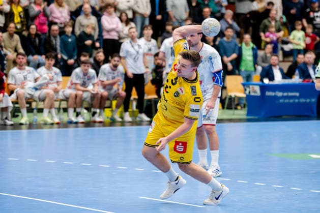 Krefeld, 21 02 2026, Handball, Men, 2 Bundesliga, 20 Matchday, 2025 2026 HSG Krefeld Niederrhein TV 05 07 Hüttenberg Falk Kolodziej HSG Krefeld Niederrhein, 5 on seven meters Krefeld Glockenspitzhalle NRW Germany