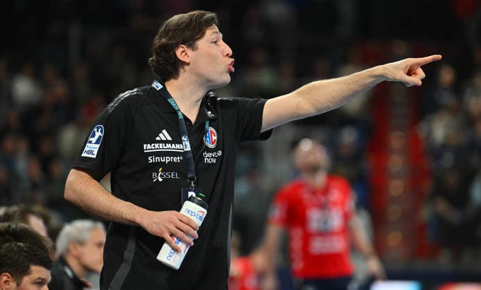 21 02 20265 Handball 1 Bundesliga DAIKIN HBL Season 2025 2026 22 Matchday HC Erlangen Metropolregion Nuremberg HCE SG Flensburg Handewitt xwoxzix Johannes Sellin Coach HC Erlangen HCE shows hints