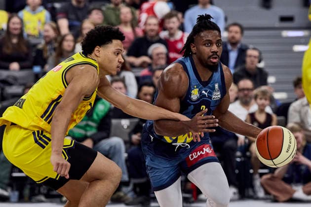 German Basketball BBL Cup, ALBA Berlin vs EWE Baskets Oldenburg, Berlin ALBA, Oldenburg EWE Baskets, 2026 02 21 in Munich SAP Garden CLEMONS Christopher EWE BASKETS Oldenburg Point Guard PG Nr3 OLD3 , KAYIL Jack ALBA Berlin Point Guard PG Nr7 BER7 sportworld Munich SAP Garden Bayern Germany