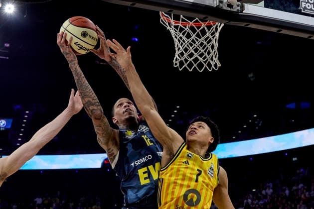 German Basketball BBL Cup, ALBA Berlin vs EWE Baskets Oldenburg, Berlin ALBA, Oldenburg EWE Baskets, 2026 02 21 in Munich SAP Garden KYSER Michale EWE BASKETS Oldenburg Center C Nr12 OLD12 , KAYIL Jack ALBA Berlin Point Guard PG Nr7 BER7 sportworld München SAP Garden Bayern Germany