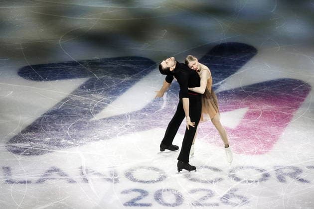 ITALY, MILAN - FEBRUARY 21, 2026: Ice dancers Olivia Smart and Tim Dieck of Spain perform during the Figure skating, Eiskunstlauf exhibition gala at the 2026 Winter Olympic Games, Olympische Spiele, Olympia, OS at Milano Ice Skating Arena. Peter Kovalev TASS  89054382