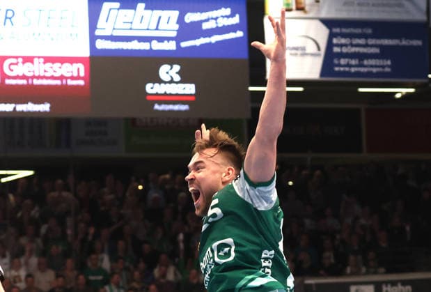21 02 2026, Germany, Göppingen, Handball DAIKIN HBL, FRISCH AUF Göppingen vs THW Kiel, Ludvig Jurmala Aström FAG cheers, Cheers