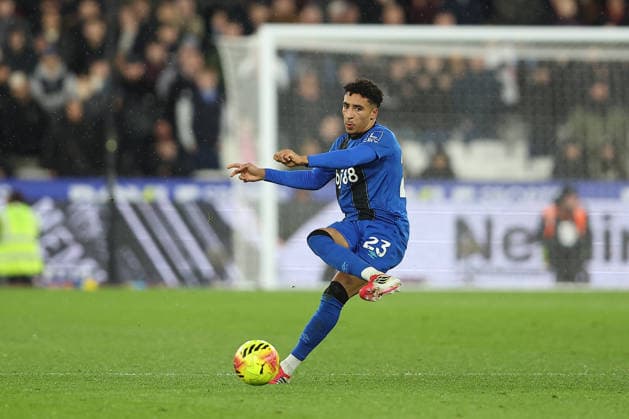 21st February 2026; London Stadium, London, England; Premier League Football, West Ham United versus Bournemouth; James Hill of Bournemouth passes the ball  KatiexChan Content restricted for UK based newspaper