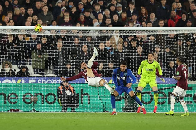 21st February 2026; London Stadium, London, England; Premier League Football, West Ham United versus Bournemouth; Taty Castellanos of West Ham United attempts an overhead kick  KatiexChan Content restricted for UK based newspaper
