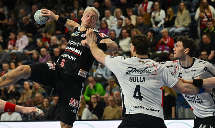 21 02 20265 Handball 1 Bundesliga DAIKIN HBL Season 2025 2026 22 Matchday HC Erlangen Metropolregion Nürnberg HCE SG Flensburg Handewitt xwoxzix Marek Nissen 6, HC Erlangen HCE Johannes Golla 4, SG Flensburg Handewitt