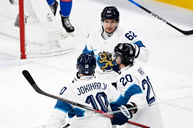 LKS 20260221 Juha Jokiharju, Sebastian Aho (20) and Artturi Lehkonen of Finland celebrating after Aho scored 0-1 during the men s Ice hockey, Eishockey bronze medal match between Slovakia and Finland during the Milano Cortina Winter Olympics at the Milano Santa Giulia Ice Hockey Arena in Milan on February 21, 2026. - EMMI KORHONEN Milano Italy aKghLdRTge4  Copyright: xEmmixKorhonenx aKghLdRTge4