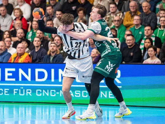Rasmus Ankermann THW Kiel, 22 in duel with Erik Persson Frisch Auf Goeppingen, 22 , Frisch Auf Goeppingen vs THW Kiel, Handball, 1 Bundesliga, Men, Season 2025 2026, 21 02 2026, Frisch Auf Goeppingen vs THW Kiel, Handball, 1 Bundesliga, Men, Season 2025 2026, 21 02 2026 Goeppingen Copyright: xEibner-Pressefoto MichaelxSchmidx EP_MST