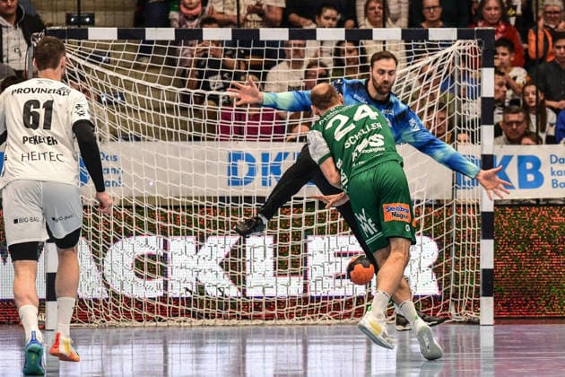 DAIKIN Handball Bundesliga Frisch Auf Göppingen THW Kiel Göppingen, 21 02 2026 Marcel Schiller Frisch Auf Göppingen, 24 converts the 7 meter shot against Andreas Wolff THW Kiel, 33 Göppingen, 21 02 2026 22 Matchday of the DAIKIN Handball Bundesliga, Frisch Auf Göppingen THW Kiel, EWS Arena, Göppingen Copyright: xBEAUTIFULxSPORTS Märklx