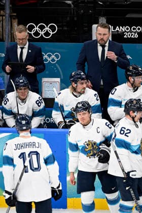 LKS 20260221 Assistant coach Mikko Manner (up left) and head coach Antti Pennanen of Finland during the men s Ice hockey, Eishockey bronze medal match between Slovakia and Finland during the Milano Cortina Winter Olympics at the Milano Santa Giulia Ice Hockey Arena in Milan on February 21, 2026. - EMMI KORHONEN Milano Italy MZX26_5pLBw  Copyright: xEmmixKorhonenx MZX26_5pLBw