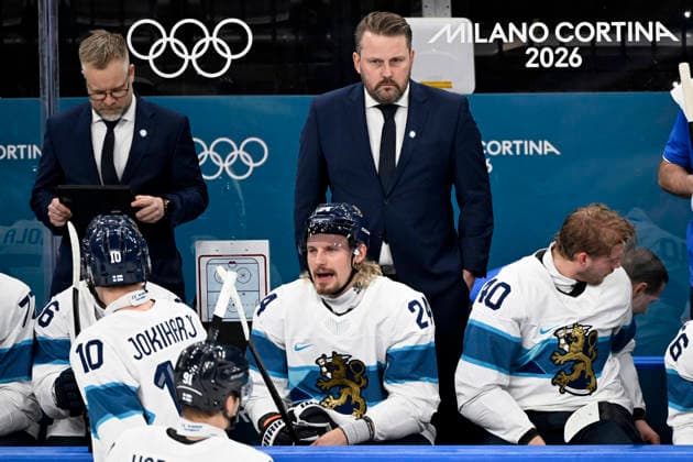 LKS 20260221 Head coach Antti Pennanen of Finland during the men s Ice hockey, Eishockey bronze medal match between Slovakia and Finland during the Milano Cortina Winter Olympics at the Milano Santa Giulia Ice Hockey Arena in Milan on February 21, 2026. - EMMI KORHONEN Milano Italy wqo2LXHaUE0  Copyright: xEmmixKorhonenx wqo2LXHaUE0