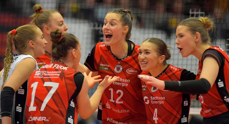 22 02 2026, Dresden cheers, center of Dresden Mette Pfeffer, volleyball, Bundesliga, Dresdner SC Skurios Volleys Borken, c Dresden