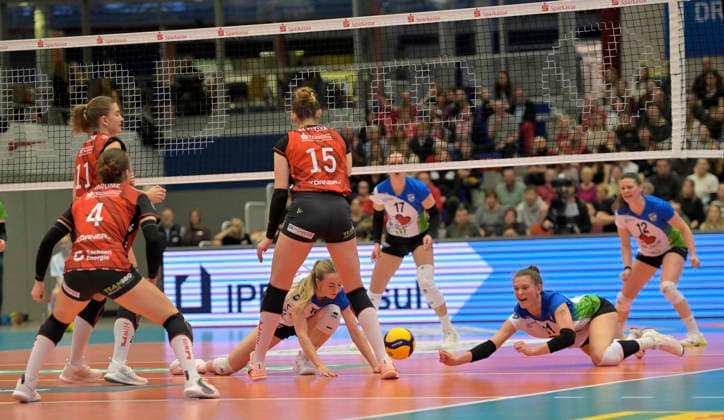 22 02 2026, Dresden makes a point, behind the Borkeners on the ground, Volleyball, Bundesliga, Dresdner SC Skurios Volleys Borken, c Dresden