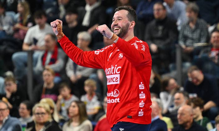 21 02 20265 Handball 1 Bundesliga DAIKIN HBL Season 2025 2026 22 Matchday HC Erlangen Metropolregion Nuremberg HCE SG Flensburg Handewitt xwoxzix Benjamin Buric 1, SG Flensburg Handewitt clenches fist fists cheers joy