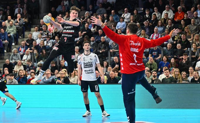 21 02 20265 Handball 1 Bundesliga DAIKIN HBL Season 2025 2026 22 Matchday HC Erlangen Metropolregion Nürnberg HCE SG Flensburg Handewitt xwoxzix Yannik Bialowas 7, HC Erlangen HCE Benjamin Buric 1, SG Flensburg Handewitt