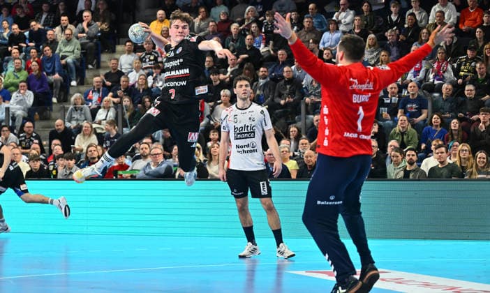 21 02 20265 Handball 1 Bundesliga DAIKIN HBL Season 2025 2026 22 Matchday HC Erlangen Metropolregion Nürnberg HCE SG Flensburg Handewitt xwoxzix Yannik Bialowas 7, HC Erlangen HCE Benjamin Buric 1, SG Flensburg Handewitt