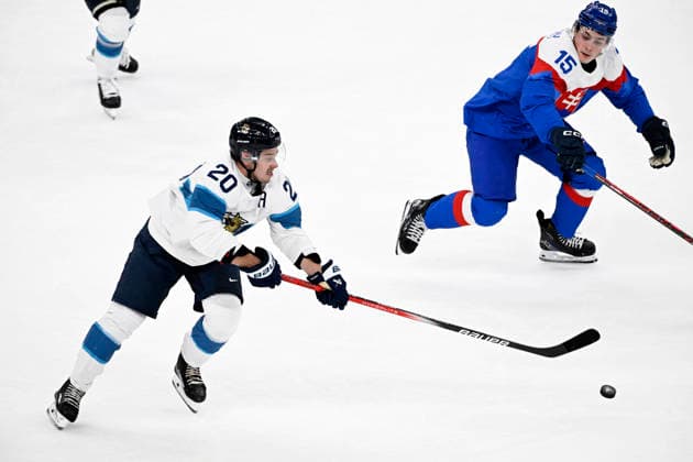 LKS 20260221 Sebastina Aho of Finland (left) and Dalibor Dvorsky of Slovakia during the men s Ice hockey, Eishockey bronze medal match between Slovakia and Finland during the Milano Cortina Winter Olympics at the Milano Santa Giulia Ice Hockey Arena in Milan on February 21, 2026. - EMMI KORHONEN Milano Italy qHUnreJOjqY  Copyright: xEmmixKorhonenx qHUnreJOjqY