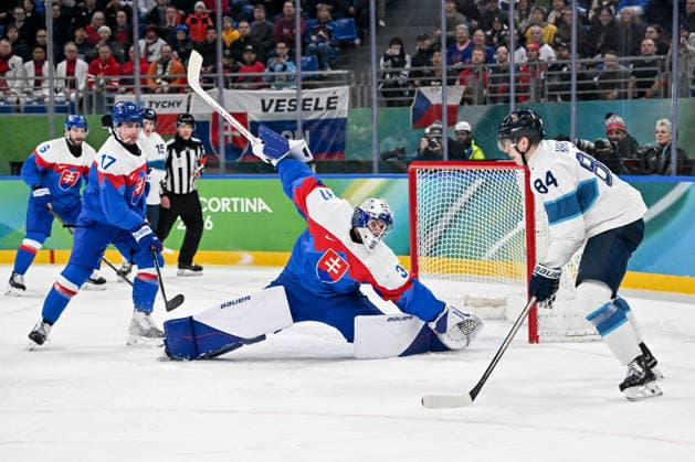 MILAN, ITALY - FEBRUARY 21: Kaapo Kakko of Finland tries to score against goalkeeper Samuel Hlavaj of Slovakia during the Ice hockey, Eishockey Men™s Bronze Medal Game match between Slovakia and Finland on day fifteen of the Milano Cortina 2026 Winter Olympic Games, Olympische Spiele, Olympia, OS at Milano Santagiulia Ice Hockey Arena on February 21, 2026 in Milan, Italy. Milan Milano Santagiulia Ice Hockey Arena Italy *** MILAN, ITALY FEBRUARY 21 Kaapo Kakko of Finland tries to score against goalkeeper Samuel Hlavaj of Slovakia during the Ice Hockey Men™s Bronze Medal Game match between Slovakia and Finland on day fifteen of the Milano Cortina 2026 Winter Olympic games at Milano Santagiulia Ice Hockey Arena on February 21, 2026 in Milan, Italy Milan Milano Santagiulia Ice Hockey Arena Italy Copyright: xJustPictures.ch AndreaxBrancax jp-en-EuSpIm-AB-AAB_735921022026