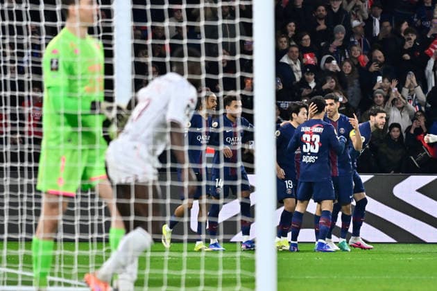 FOOTBALL : PSG vs Metz - Ligue 1 - 21 02 2026 Desire Doue ( 14 - PSG ) celebrates with teammates during the Ligue 1 match between Paris Saint Germain and FC Metz at Parc Des Princes on February 21 , 2026 in Paris, France. ( Photo by Federico Pestellini PsnewZ ) ParisFrance  Copyright: xFedericoxPestellinix