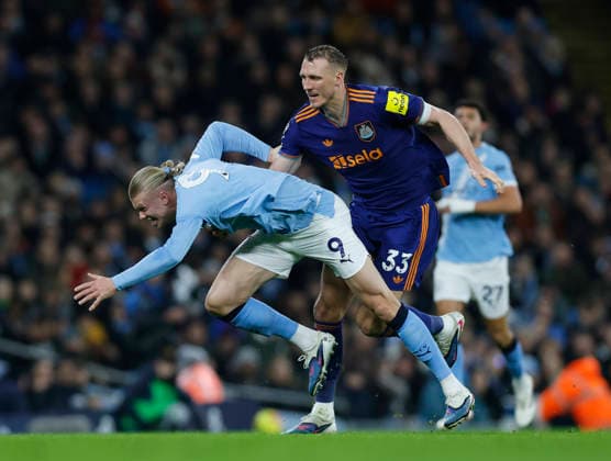 Manchester, England, 21st February 2026. Dan Burn of Newcastle United tussles with Erling Haaland of Manchester City during the Manchester City vs Newcastle United Premier League match at the Etihad Stadium, Manchester. Picture credit should read: Cody Froggatt Sportimage EDITORIAL USE ONLY. No use with unauthorised audio, video, data, fixture lists, club league logos or live services. Online in-match use limited to 120 images, no video emulation. No use in betting, games or single club league player publications. SPI_019_CF_Man_City_Newc SPI-4542-0019
